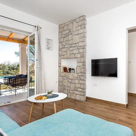 Ferienhaus In Puljane With Wifi