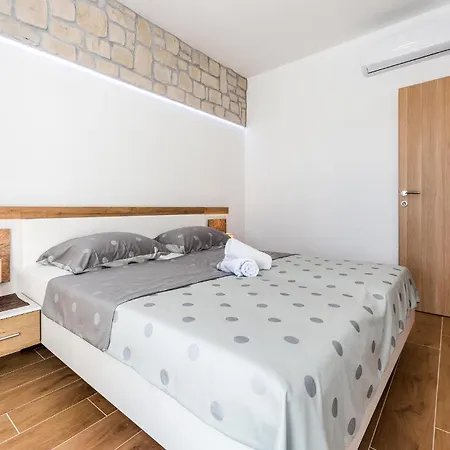 Beautiful In Puljane Holiday home *