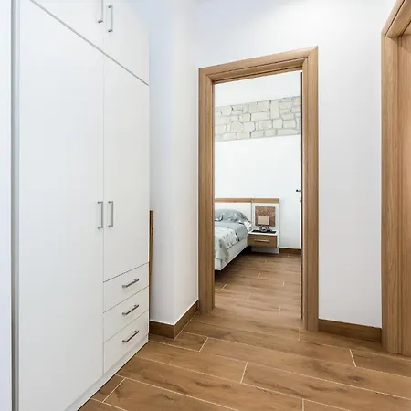 Casa vacanze In Puljane With Wifi *